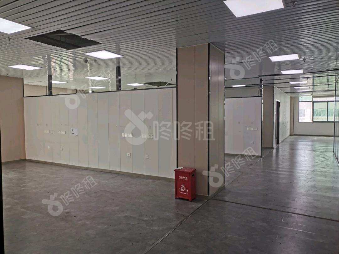 金科大厦_1015平_精装_办公室开间