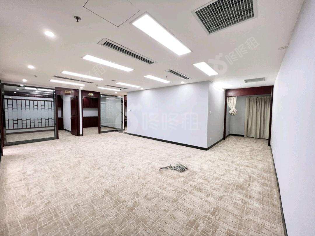 大中华国际交易广场_415平_精装_办公室开间