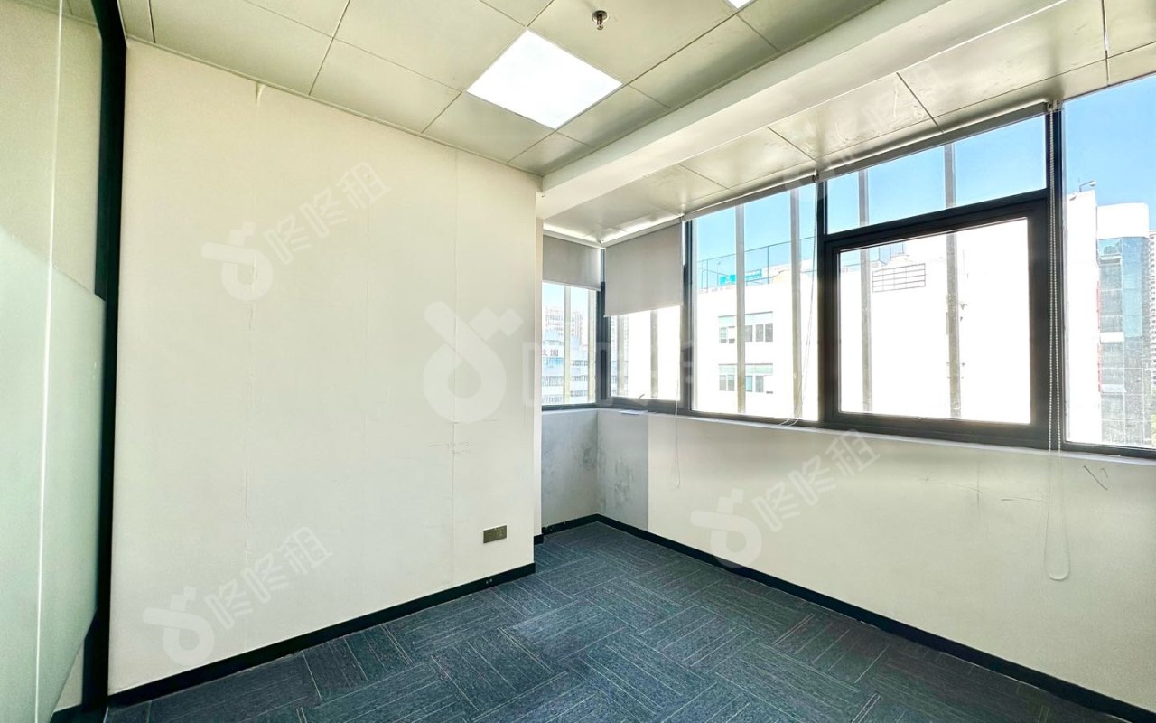 麻雀岭工业区_113平_精装_办公室隔间