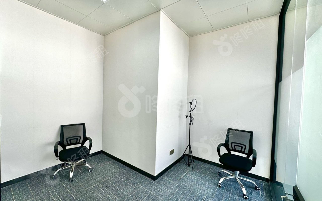 麻雀岭工业区_113平_精装_办公室隔间