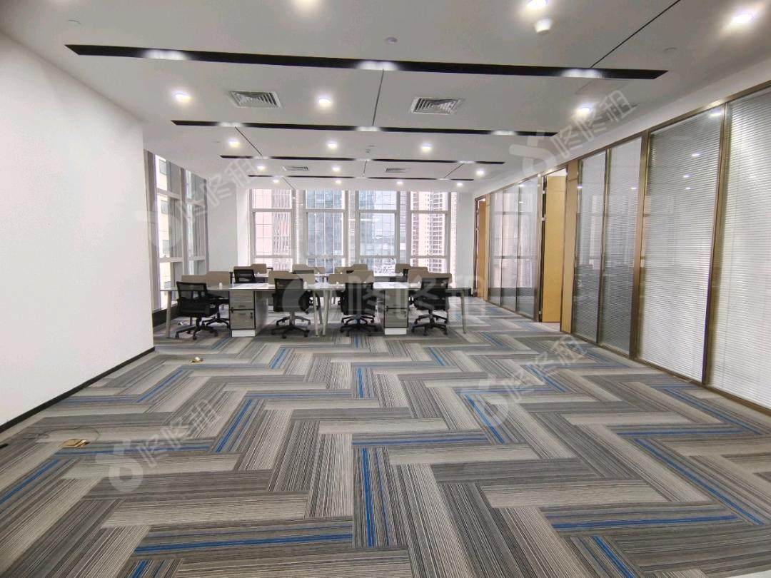 科尔达大厦_296平_精装_办公室开间