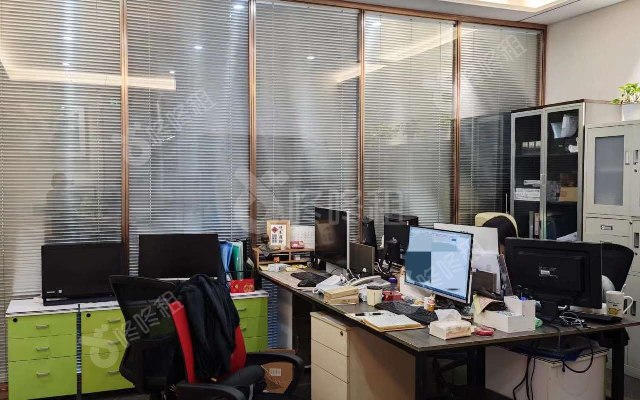 荣德国际中心_48平_精装_办公室开间