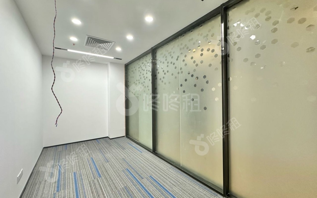 前海科兴科学园(正中华丽中心)_437.56平_精装_办公室隔间
