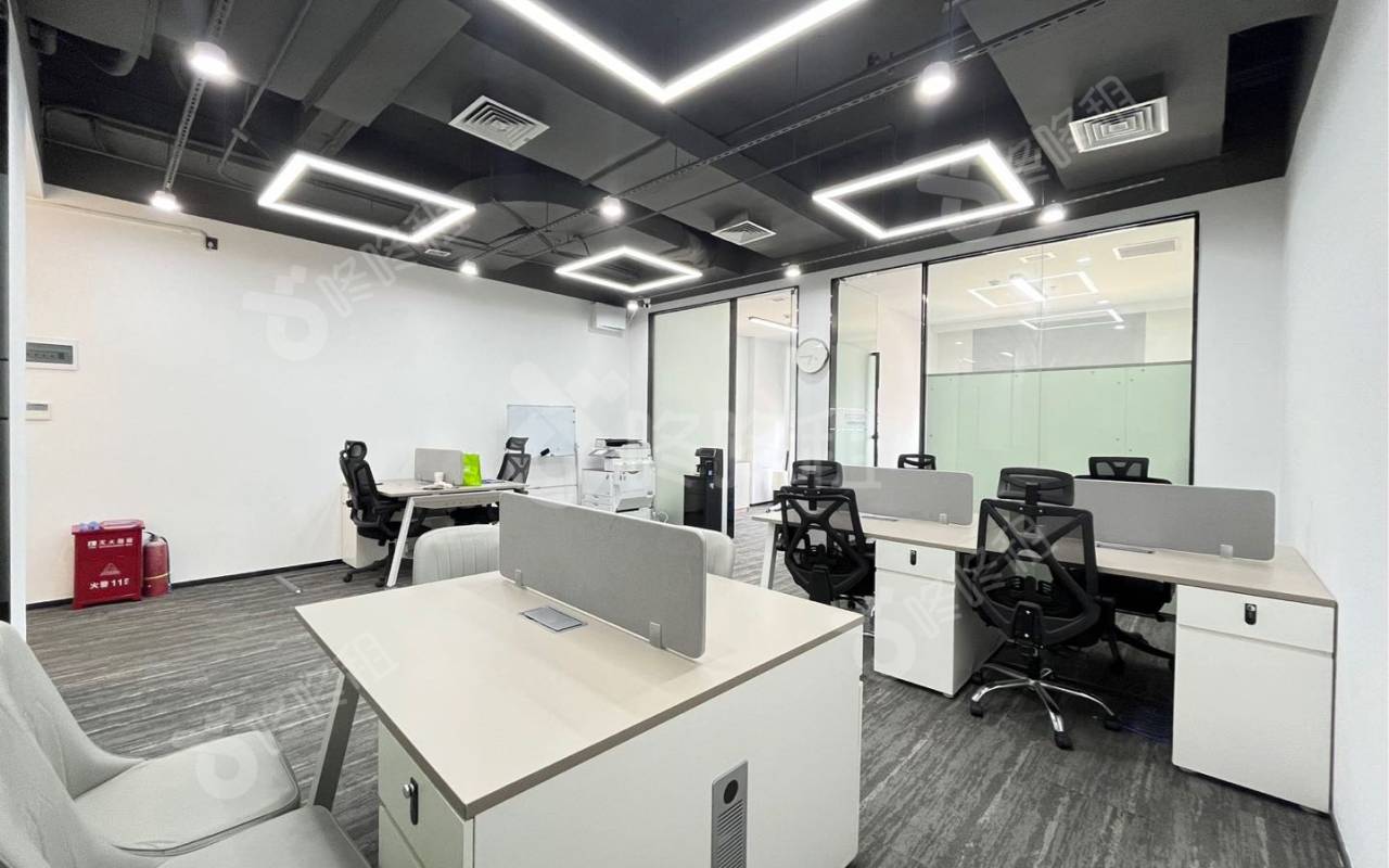 龙光世纪大厦_173平_豪装_办公室开间