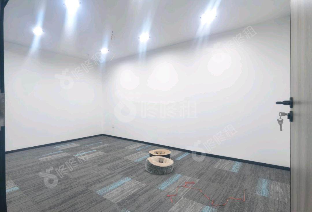 太平洋保险大厦_180平_精装_办公室隔间