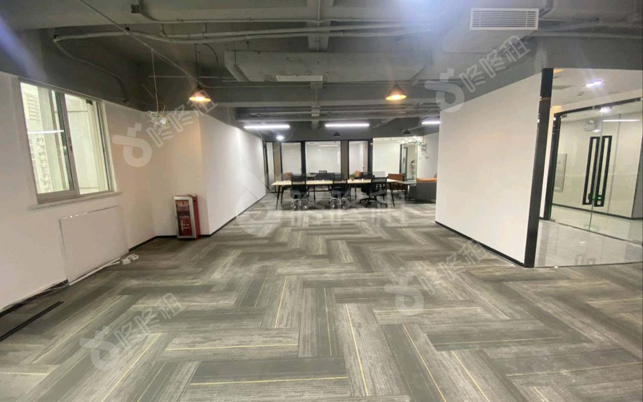 太平洋保险大厦_456平_精装_办公室开间