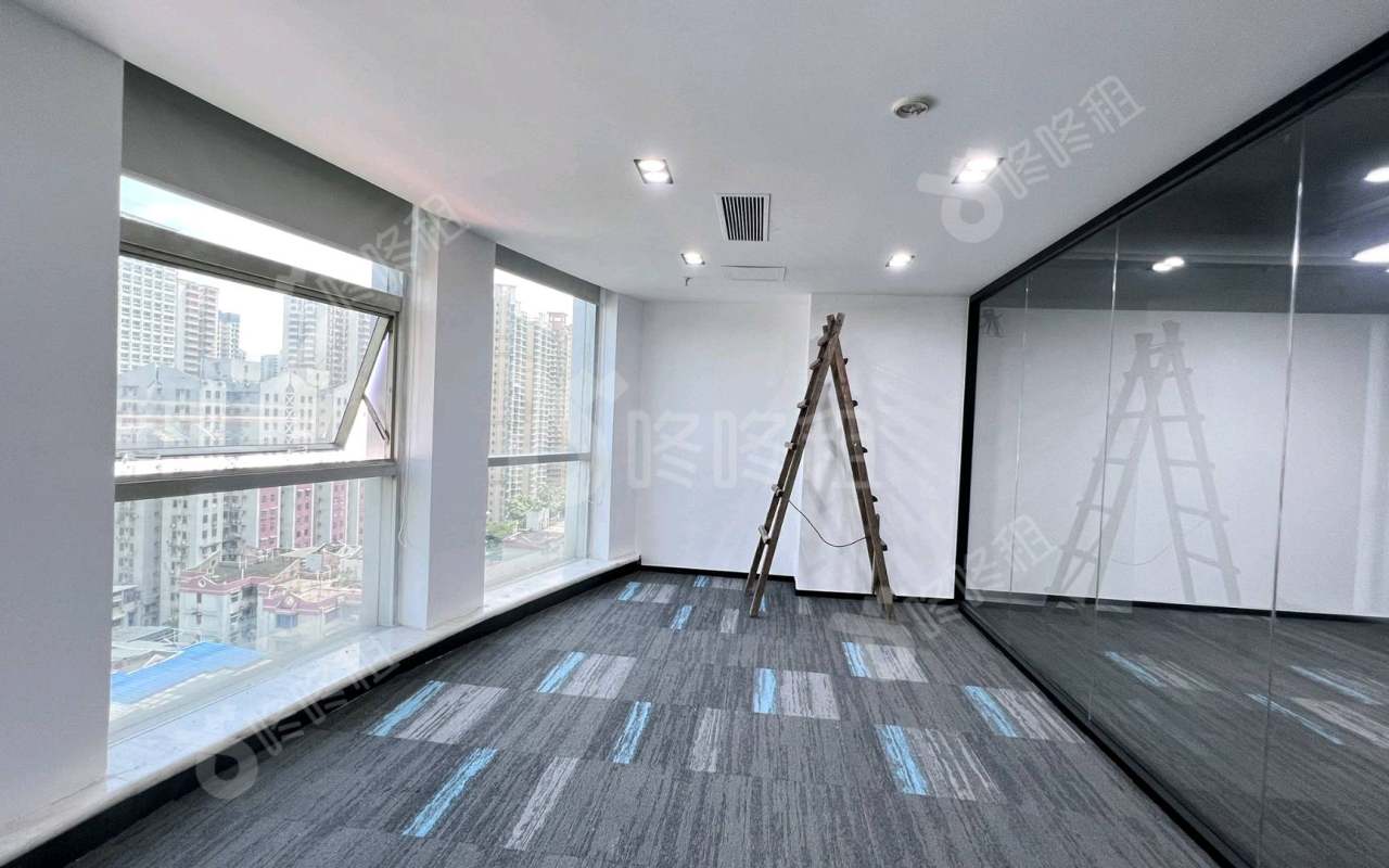 太平洋保险大厦_218平_精装_办公室隔间