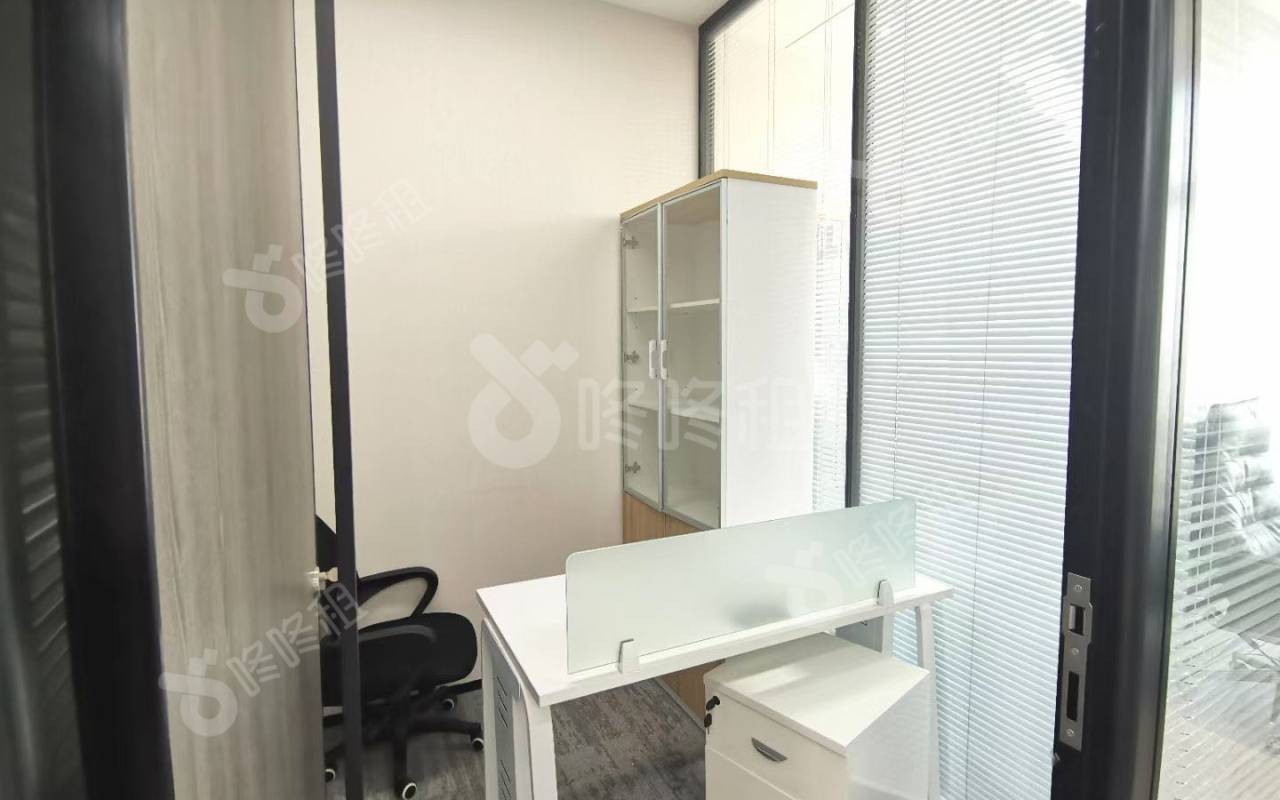 前海卓越时代广场_188平_精装_办公室隔间