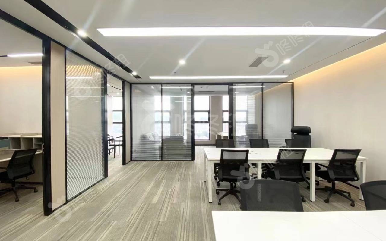 汇海广场_207平_精装_办公室开间