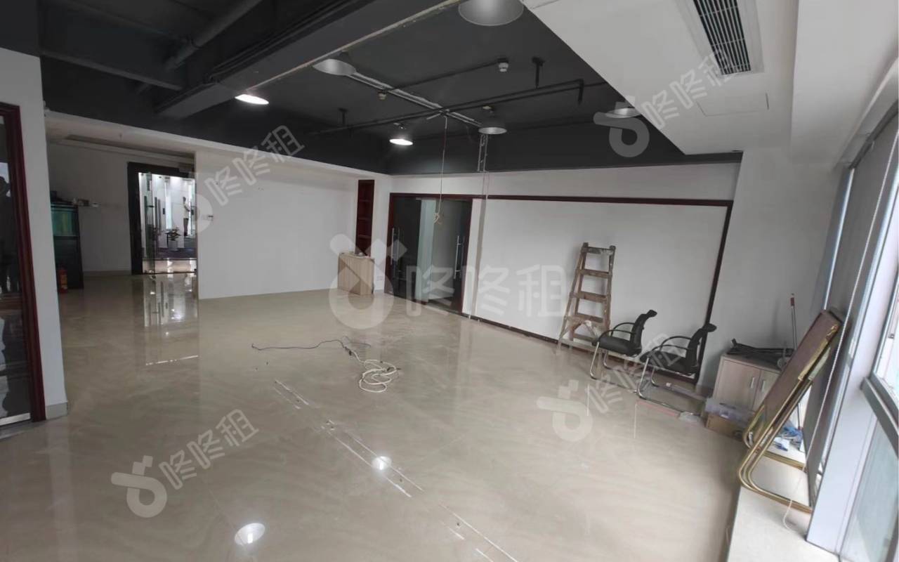 卫东龙商务大厦_310平_精装_办公室开间