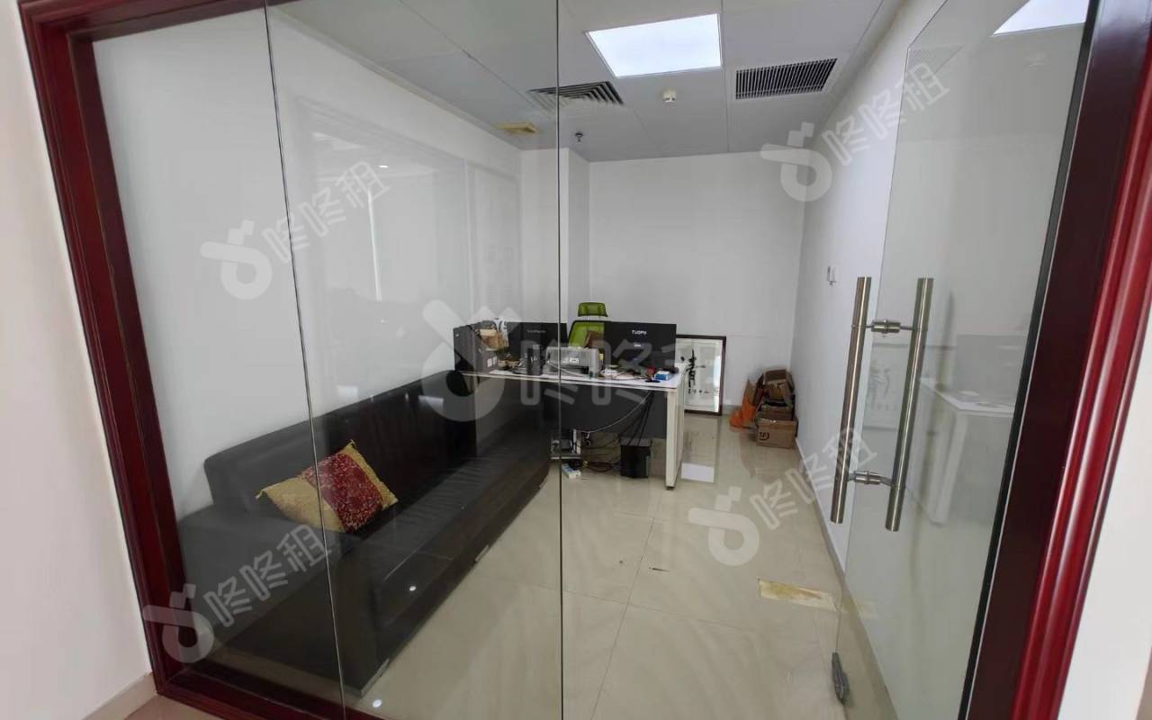 卫东龙商务大厦_310平_精装_办公室隔间