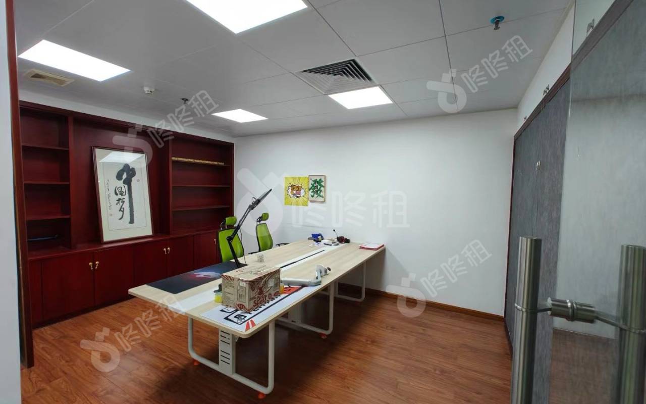 卫东龙商务大厦_310平_精装_办公室隔间