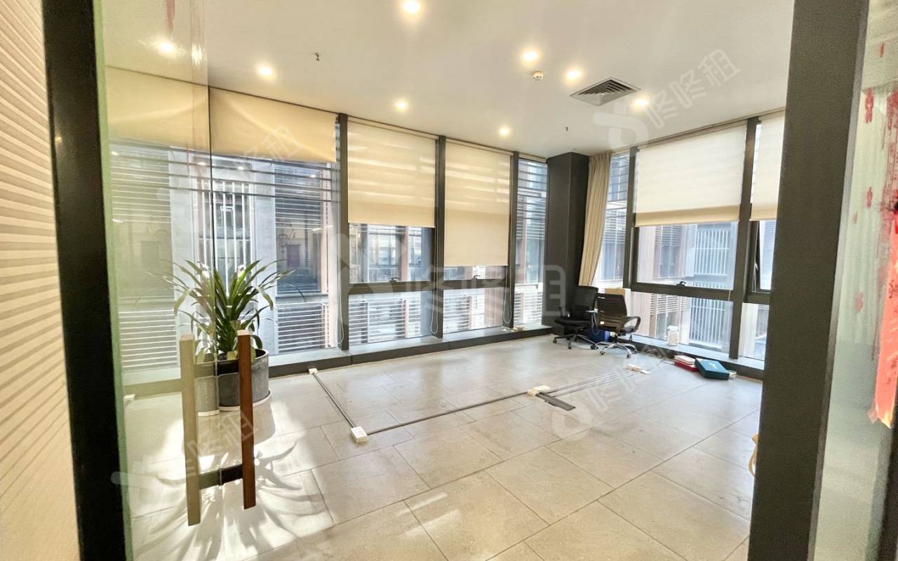 前海深港基金小镇_598平_精装_办公室隔间