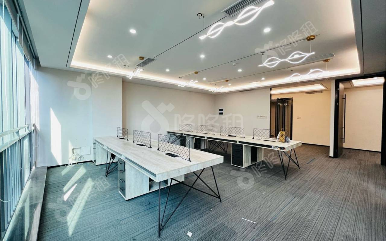 长虹科技大厦_218平_豪装_办公室开间