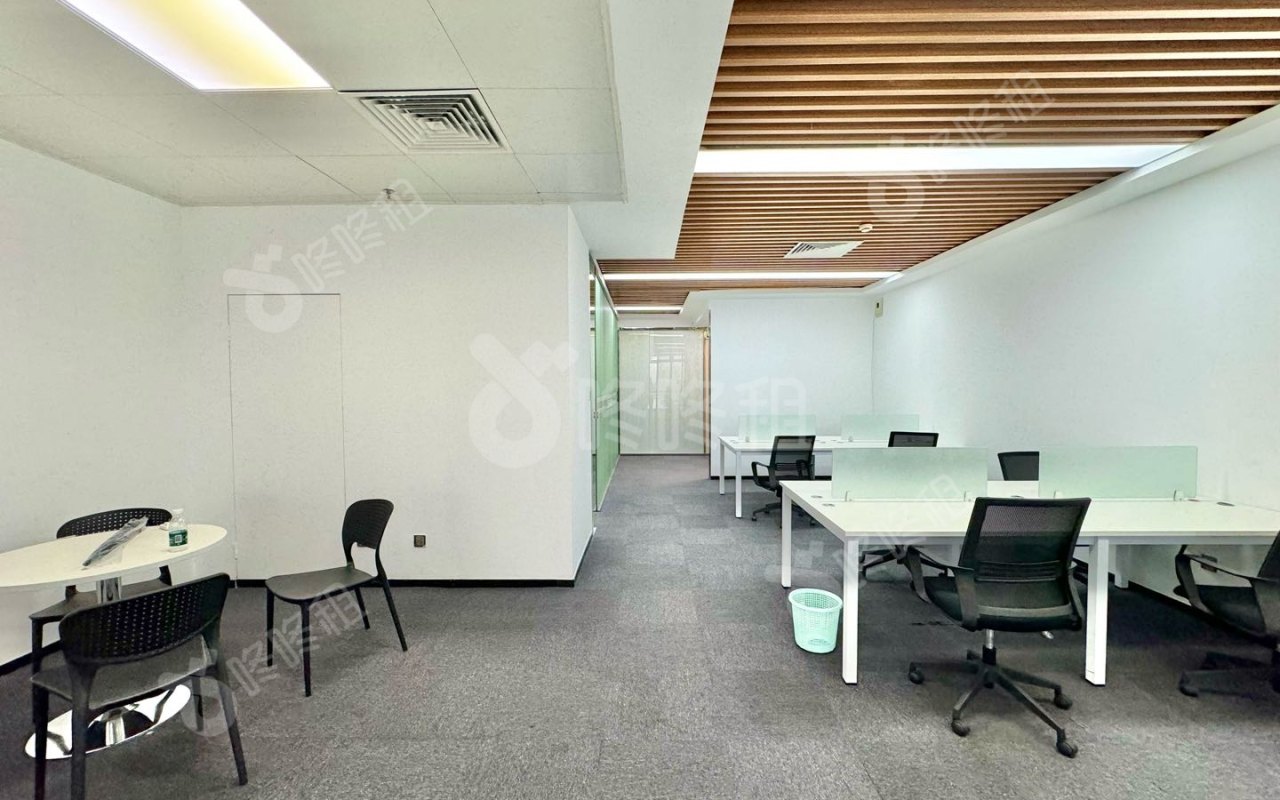 威盛科技大厦_215平_精装_办公室开间