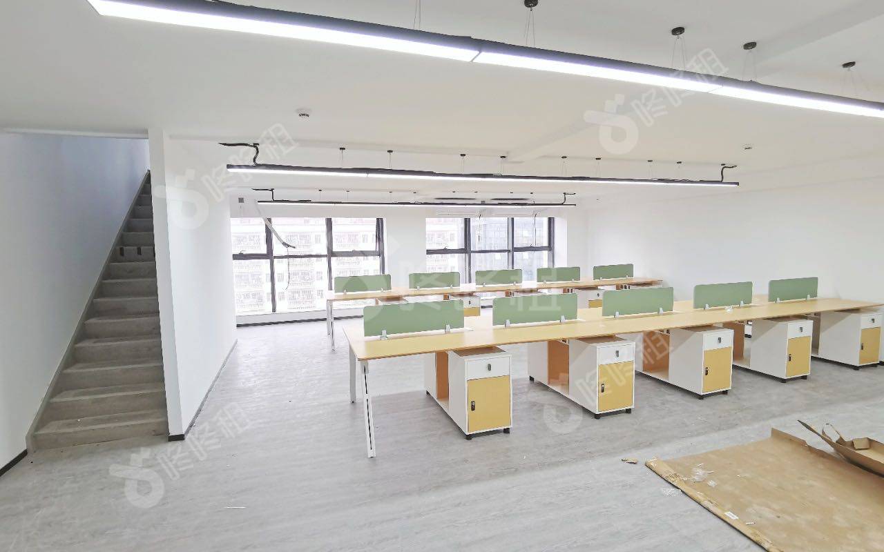 卓汇佳广场_347平_精装_办公室开间