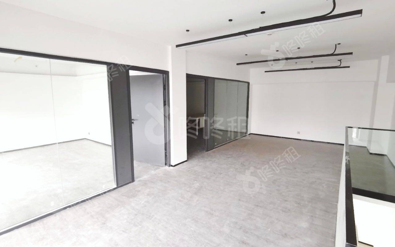 卓汇佳广场_347平_精装_办公室开间