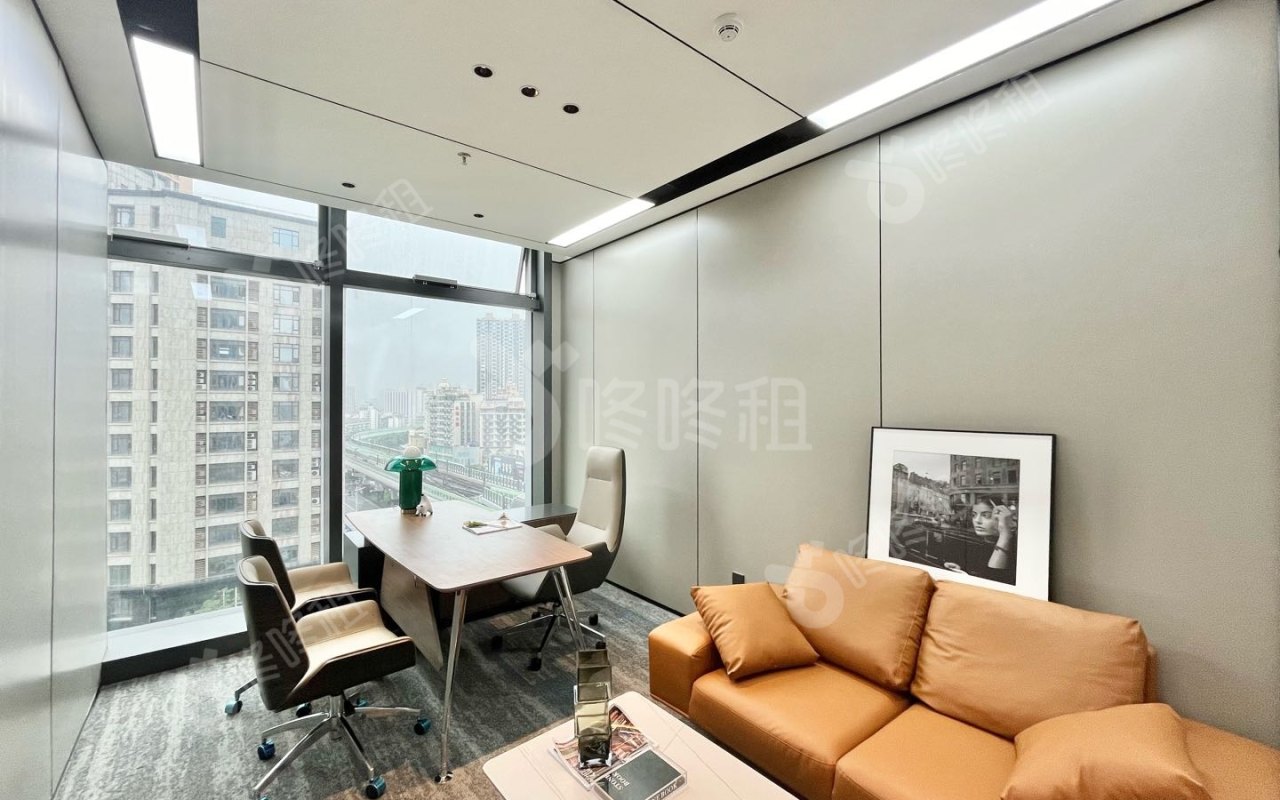 盛龙时代广场_250平_精装_办公室隔间