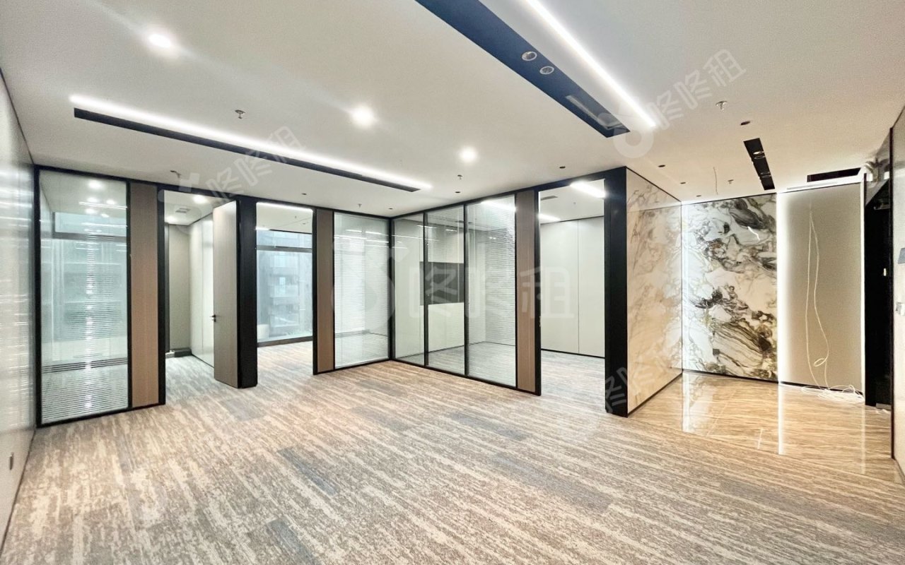盛龙时代广场_172平_精装_办公室开间