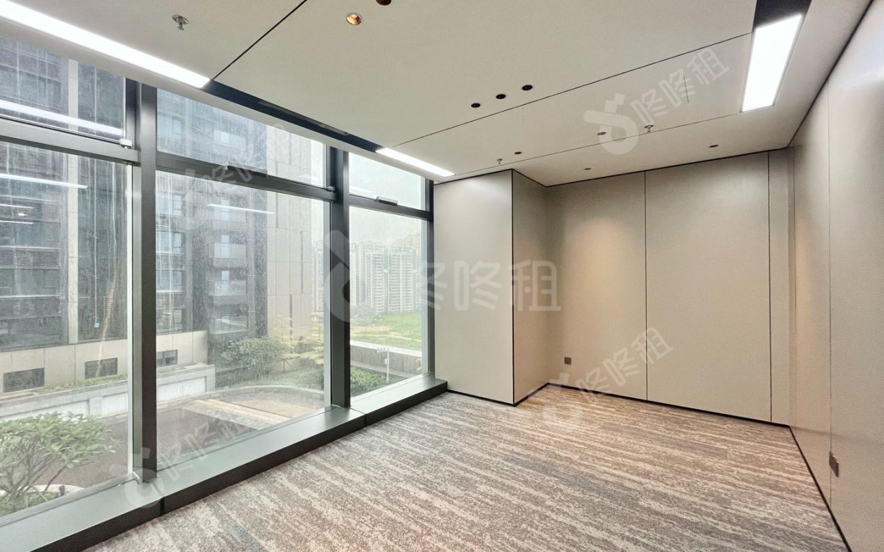 盛龙时代广场_172平_精装_办公室隔间
