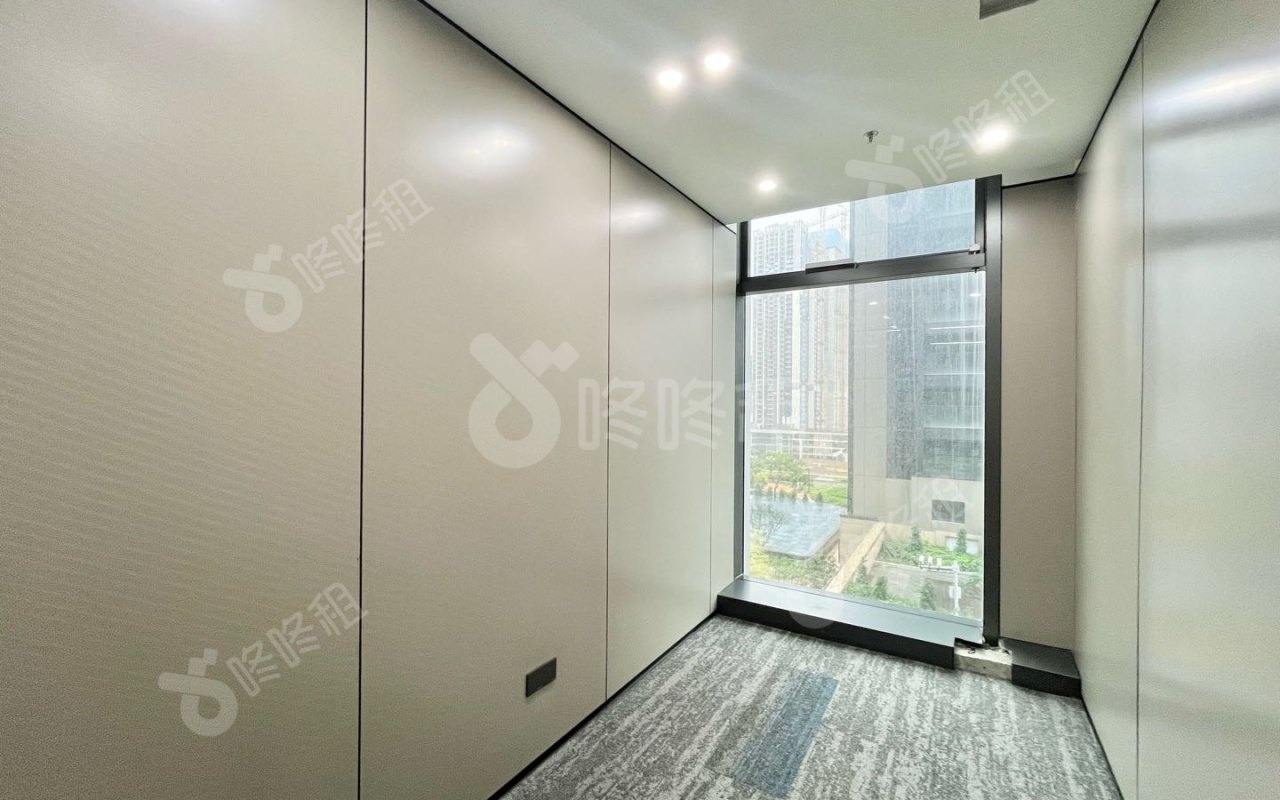 盛龙时代广场_172平_精装_办公室隔间