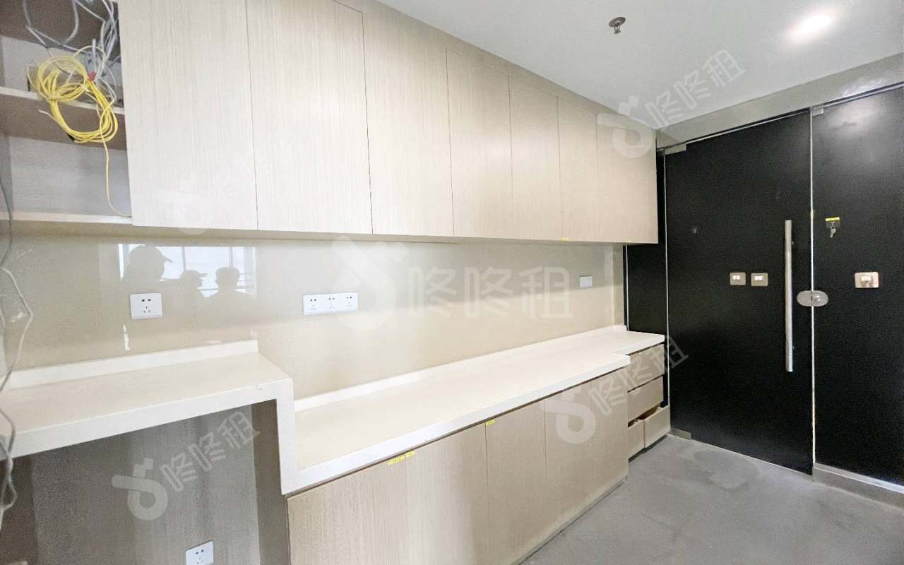 田厦金牛广场_350平_精装_办公室隔间