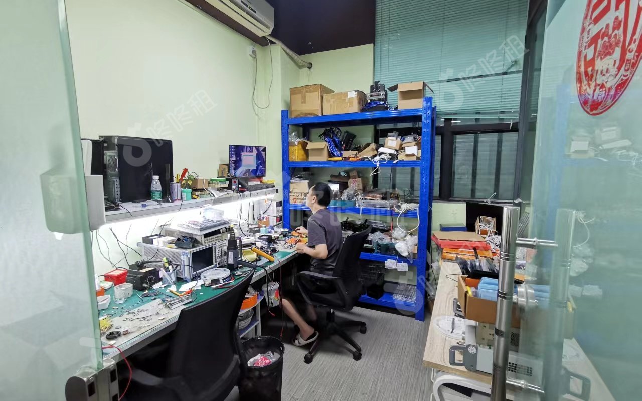 南山云谷二期_202平_精装_办公室隔间