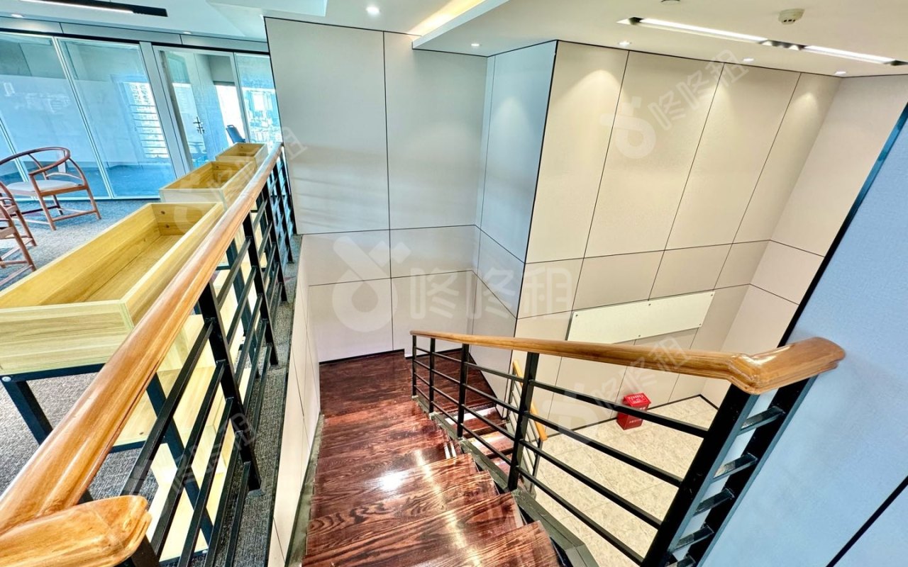 满京华SOHO艺峦_355平_精装_办公室开间