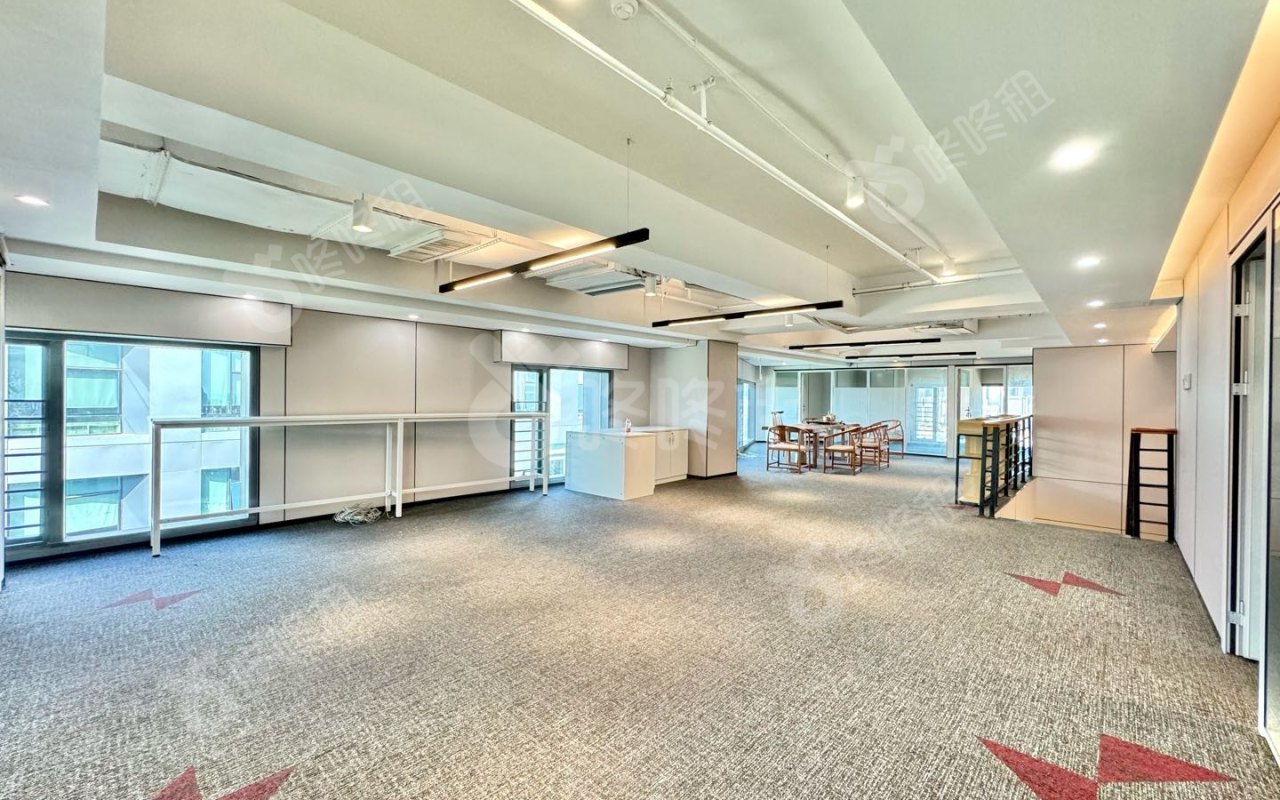 满京华SOHO艺峦_355平_精装_办公室开间