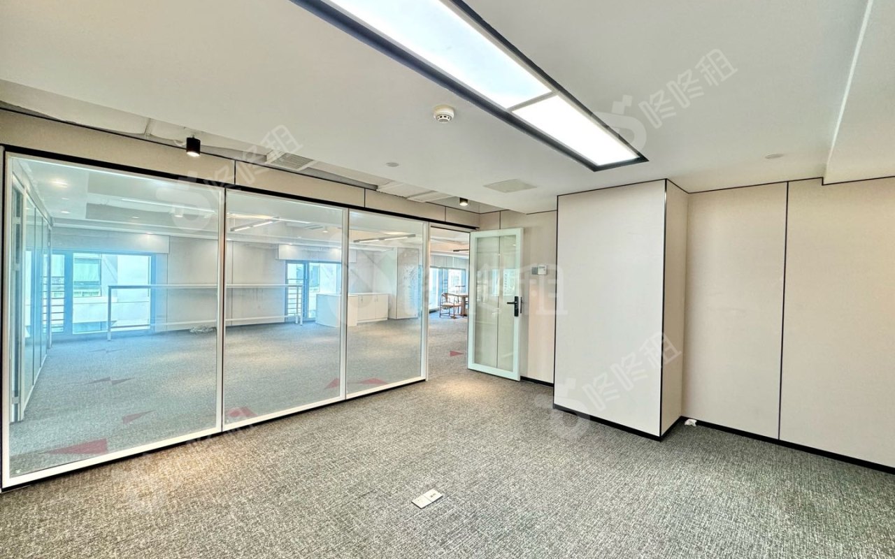 满京华SOHO艺峦_355平_精装_办公室隔间