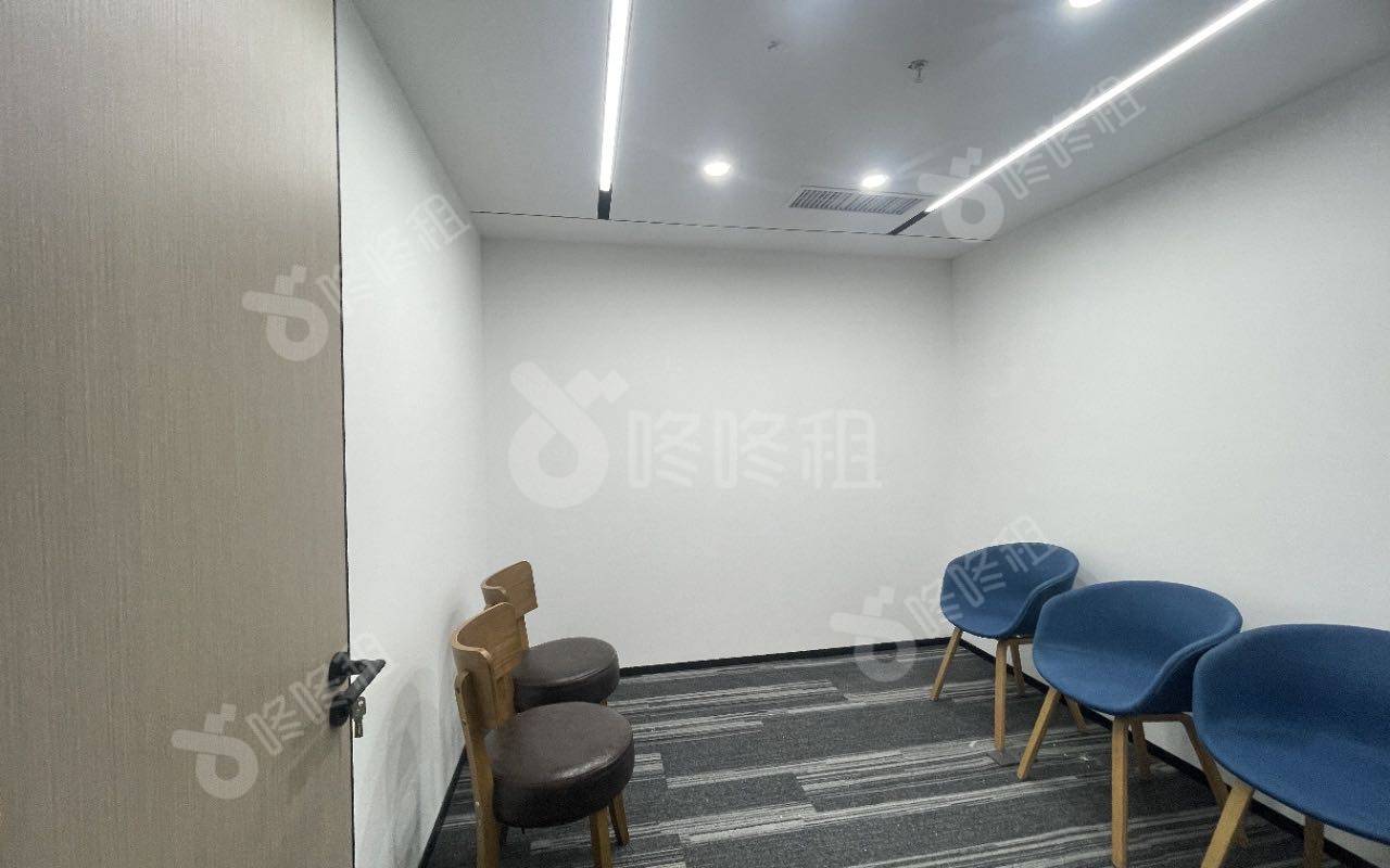 卓越大厦_239平_豪装_办公室隔间