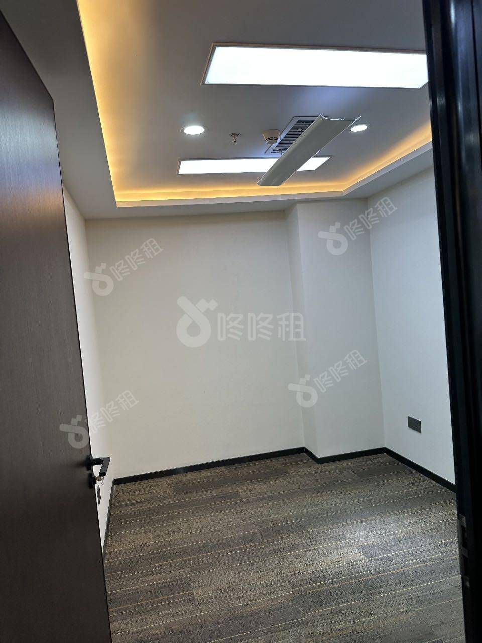 文蔚大厦_218平_精装_办公室隔间