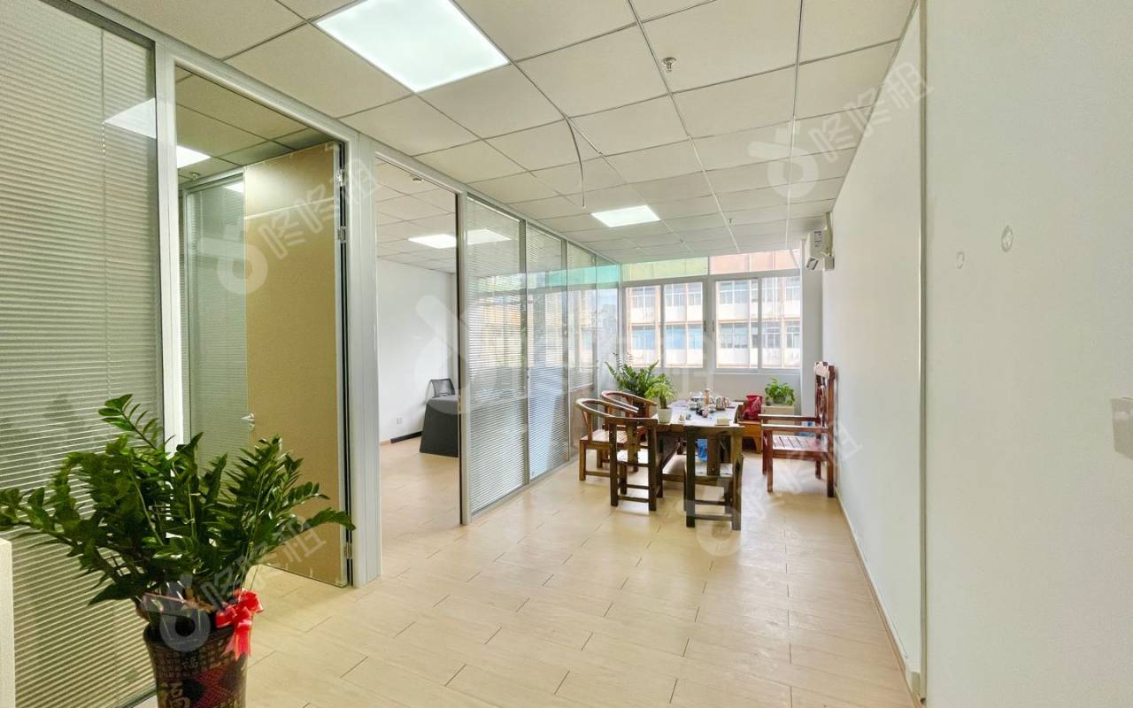 园西工业区_122平_豪装_办公室开间