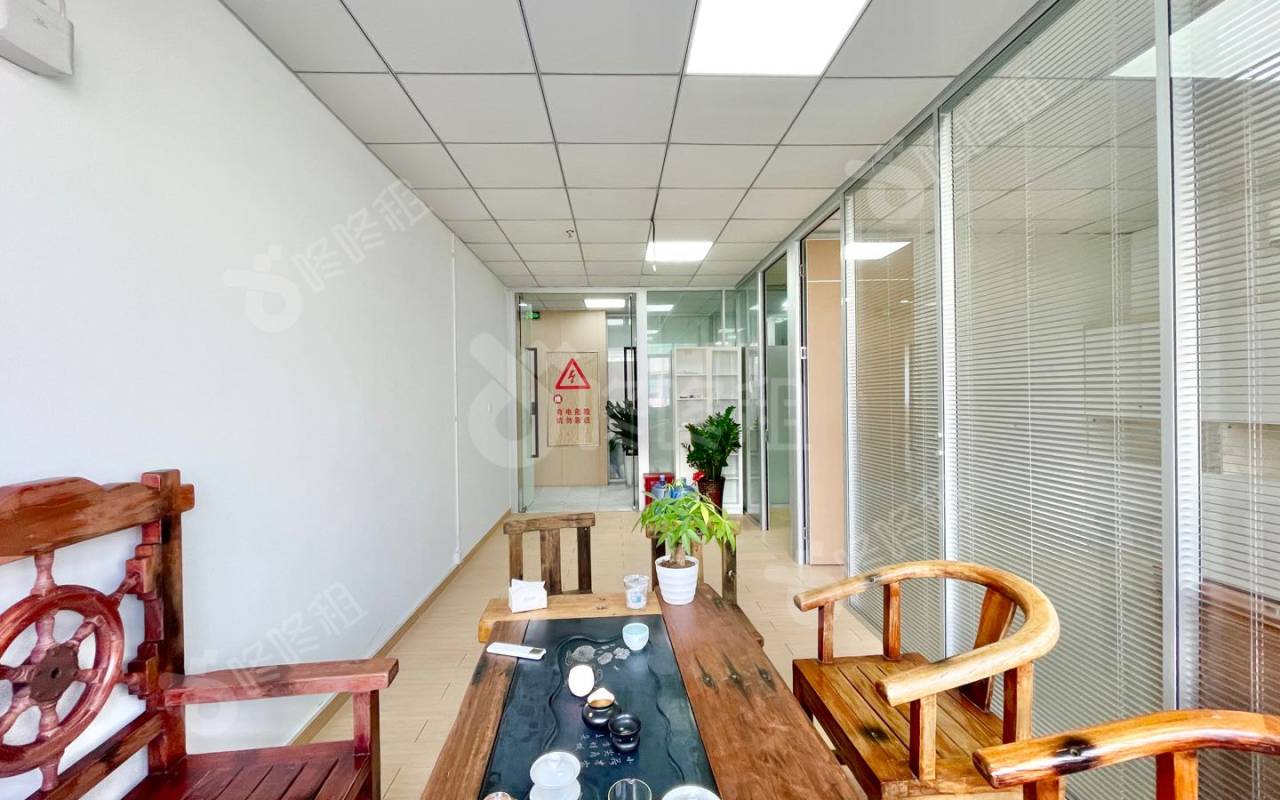 园西工业区_122平_豪装_办公室开间