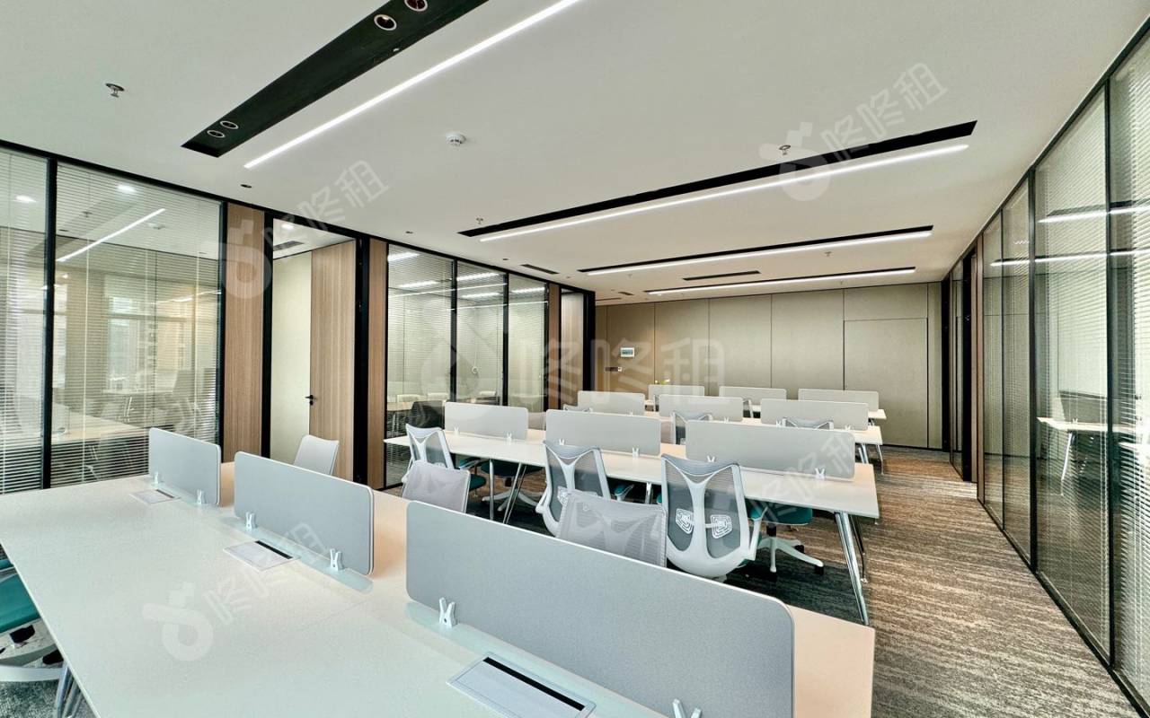 盛龙时代广场_291平_精装_办公室开间