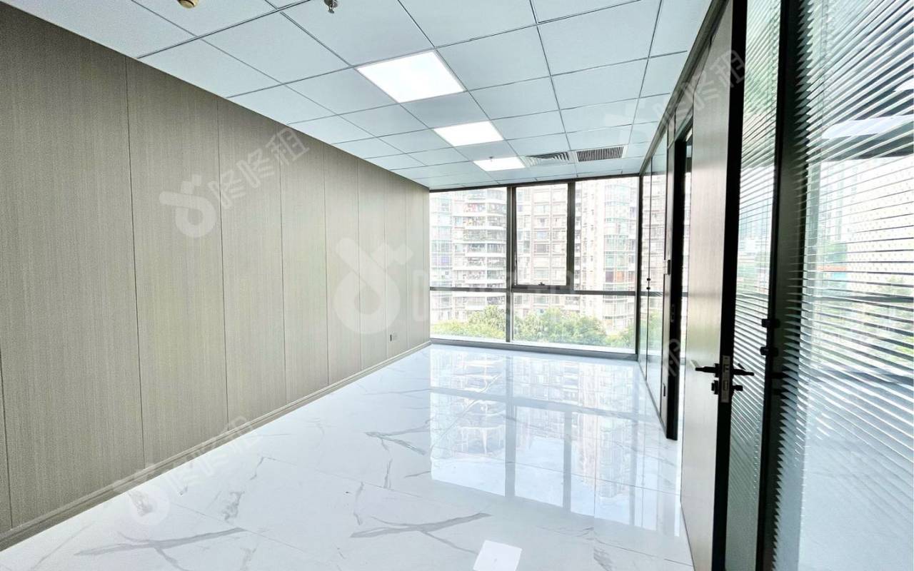佳嘉豪商务大厦_123平_精装_办公室隔间