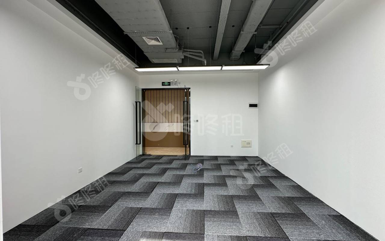 华联城市中心_60平_精装_办公室开间