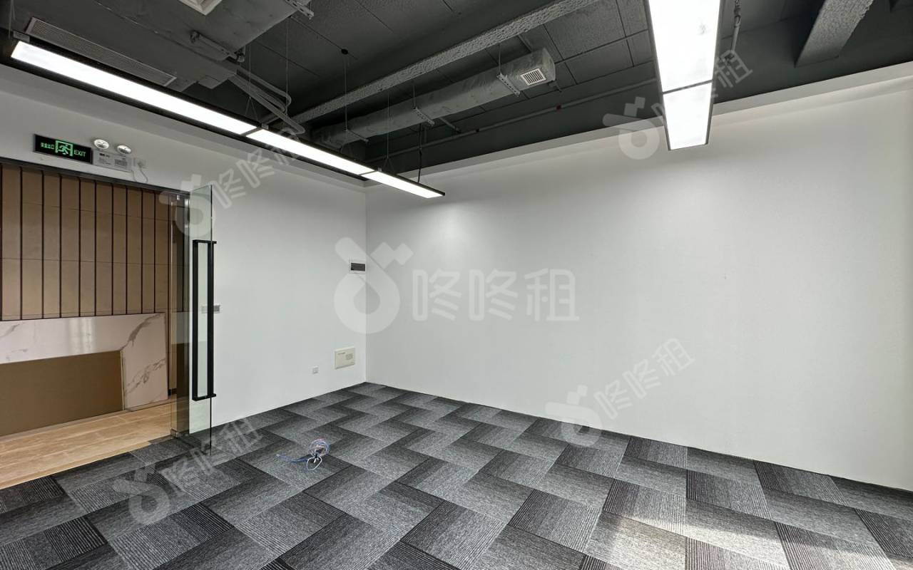 华联城市中心_60平_精装_办公室开间