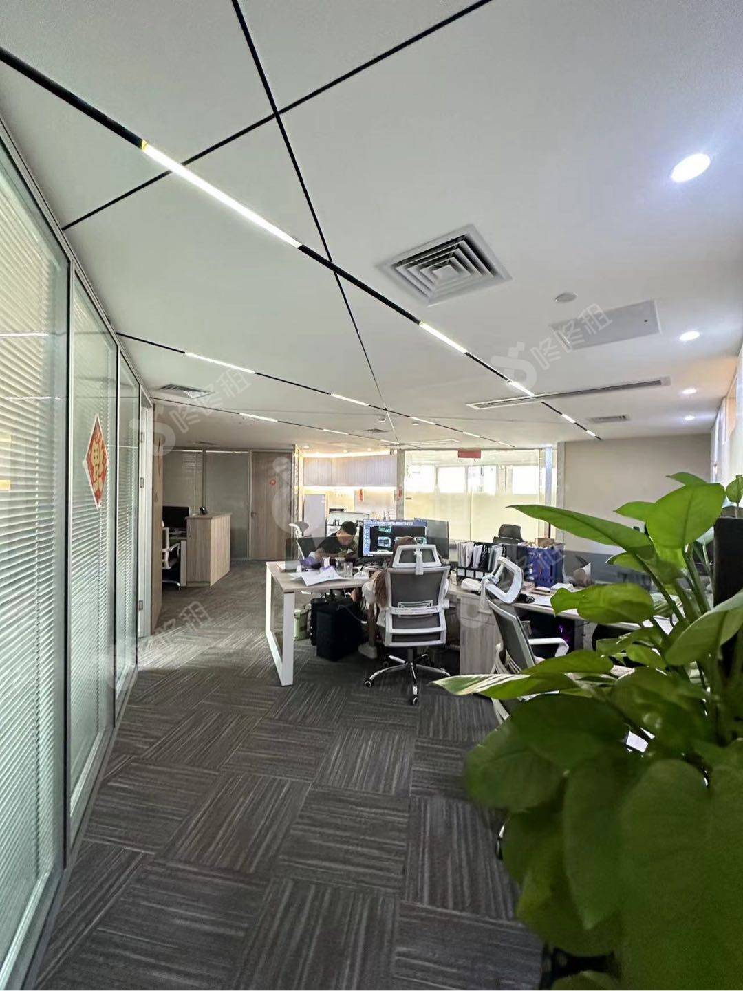 保利大厦_199平_精装_办公室开间