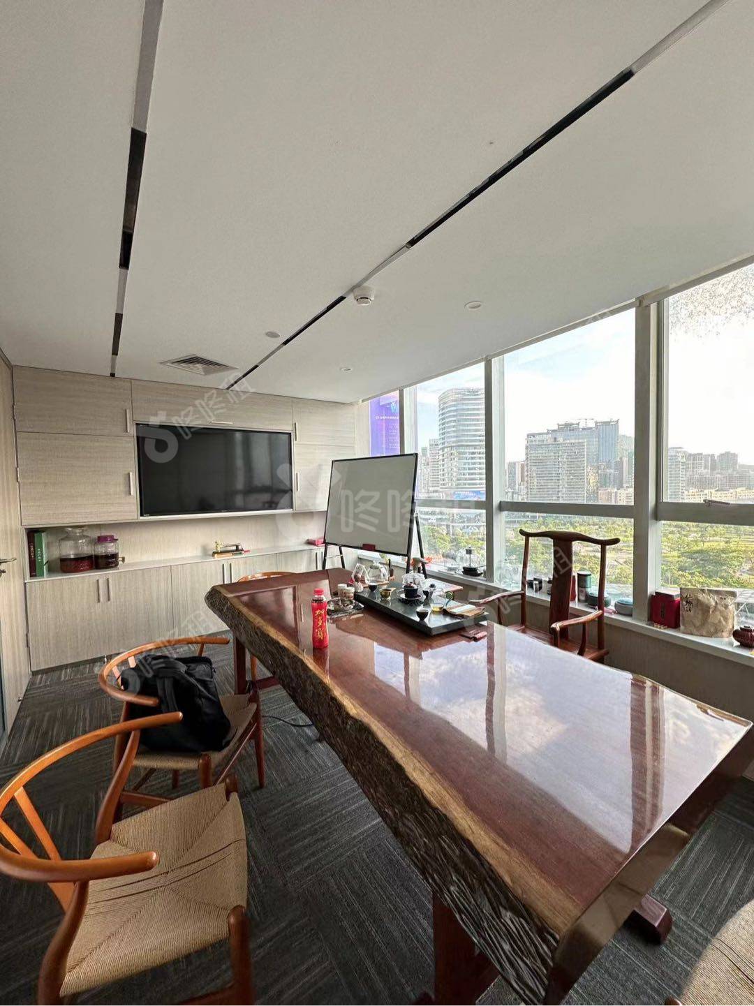 保利大厦_199平_精装_办公室隔间