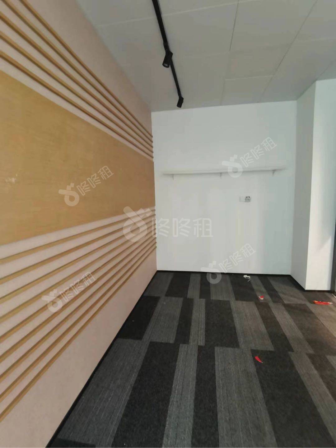 共享大厦（禹洲广场）_409平_精装_前台