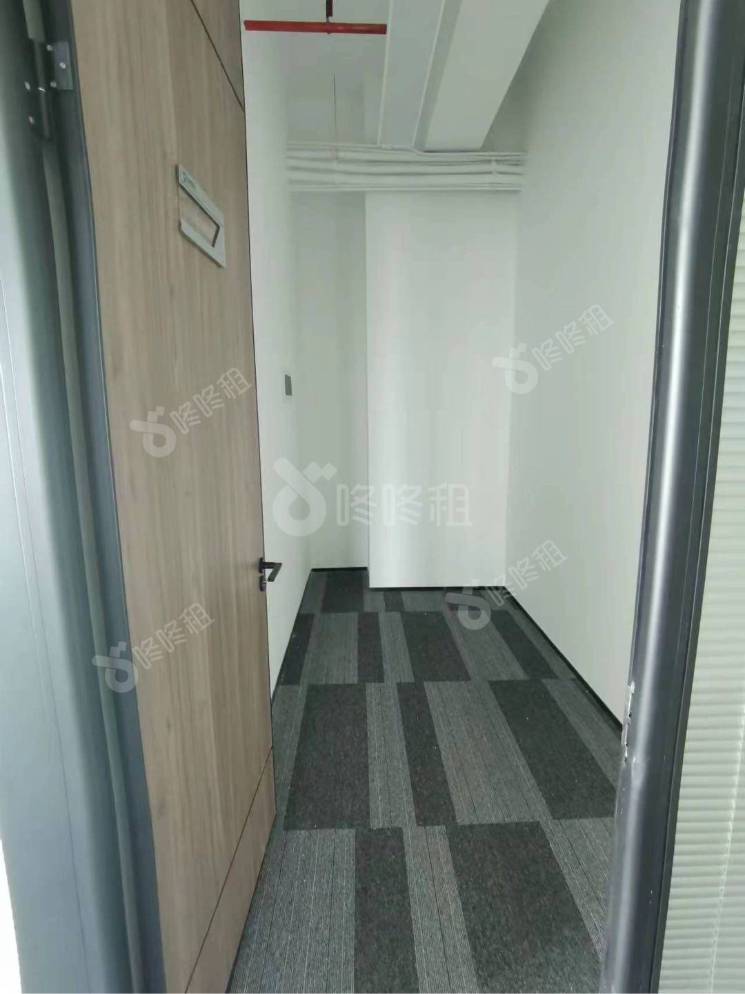 共享大厦（禹洲广场）_409平_精装_办公室隔间