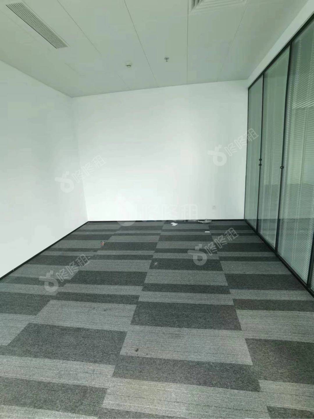 共享大厦（禹洲广场）_409平_精装_办公室隔间