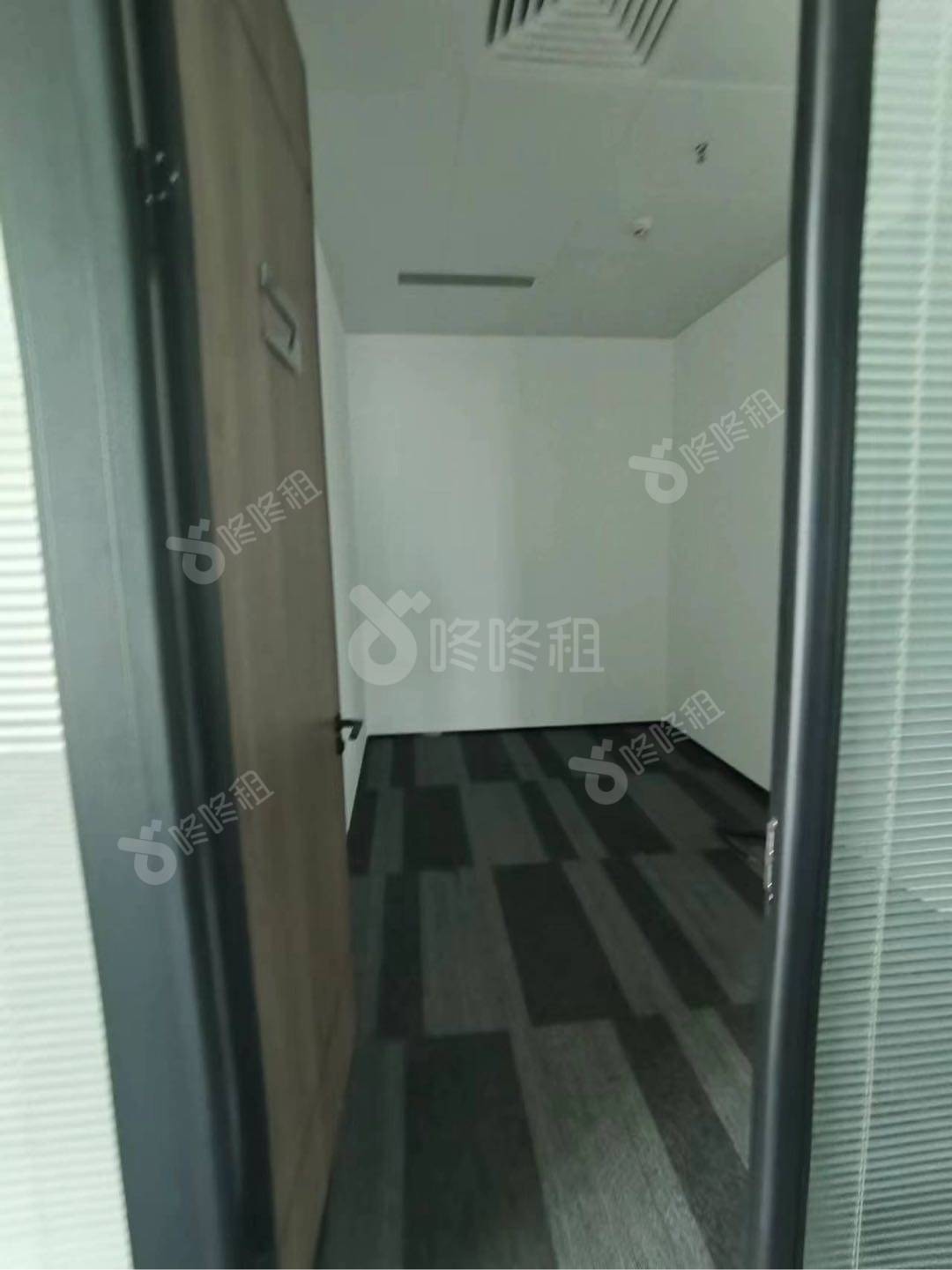 共享大厦（禹洲广场）_409平_精装_办公室隔间