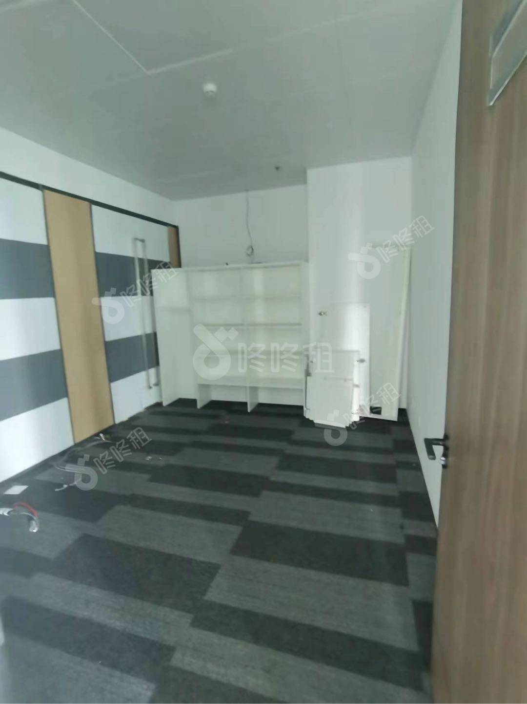 共享大厦（禹洲广场）_409平_精装_办公室隔间