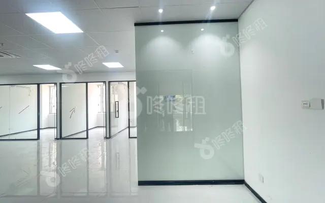 富裕顶大厦_152平_精装_办公室房源出租