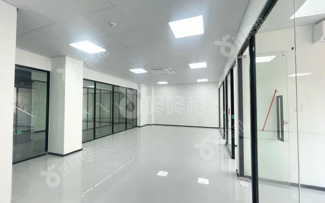 富裕顶大厦_152平_精装_办公室房源出租