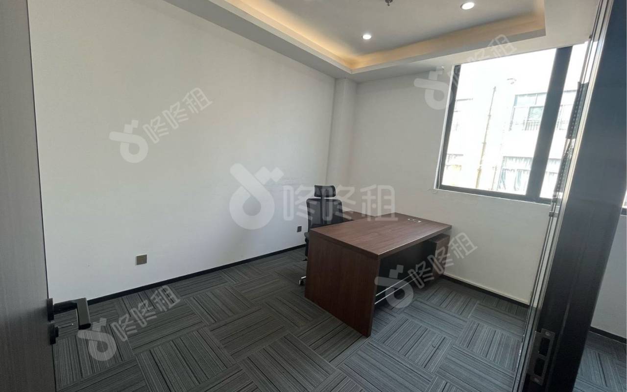 331创意园_86平_精装_办公室隔间