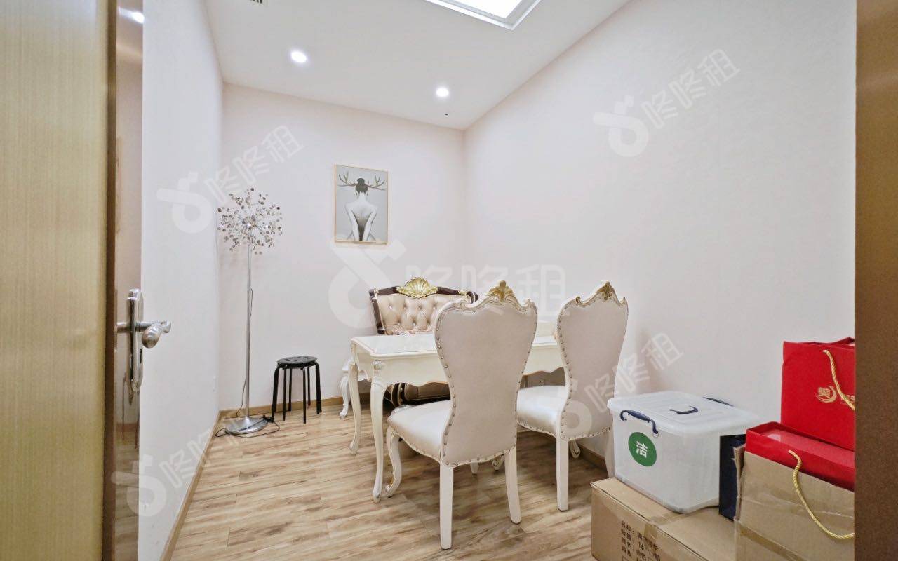 海王星辰大厦_722平_精装_办公室隔间