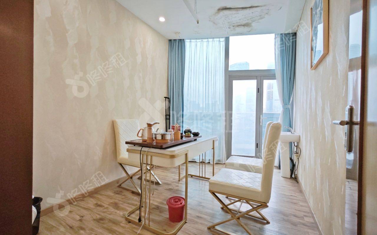 海王星辰大厦_722平_精装_办公室隔间